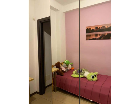 Stanza singola in appartamento condiviso in Via Sigismondo… - Apartments