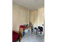 Una stanza in affitto per studentesse e lavoratrici - 아파트
