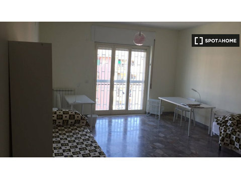 3-bedroom apartment for rent in Naples - برای اجاره