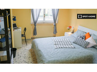 Room for rent in 4-bedroom apartment in Naples - Til Leie