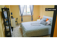 Room for rent in 4-bedroom apartment in Naples - Kiralık