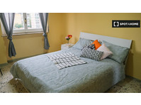 Room for rent in 4-bedroom apartment in Naples - Kiralık
