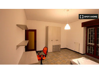 Room for rent in 4-bedroom apartment in Naples - 임대