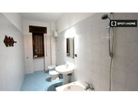 Room for rent in 4-bedroom apartment in Naples - Vuokralle