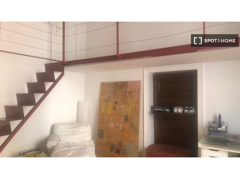 Appartement de 2 chambres à louer à Chiaia, Naples - Appartements