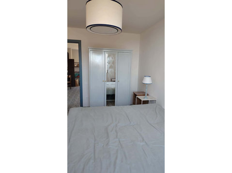 Bilocale con ampio terrazzo in via Antonio De Curtis a… - Apartments