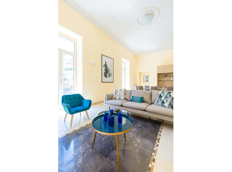 Spacious apartment with terrace - Apartments