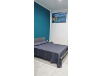 Stanza con bagno condiviso - Asunnot