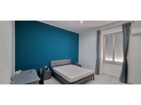 Stanza con bagno condiviso - Asunnot