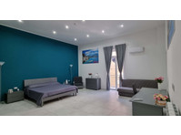 Stanza con bagno privato - Asunnot