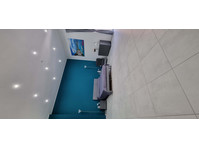 Stanza con bagno privato - Asunnot