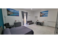 Stanza con bagno privato - Asunnot
