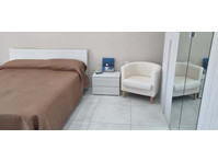 Stanza con bagno privato - Asunnot