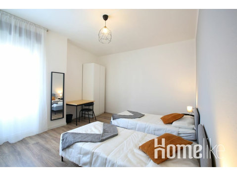 Shared Room (2 beds) in Crocetta, Modena - Kimppakämpät