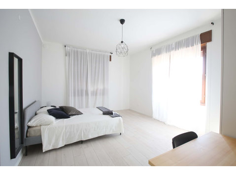 Camera Singola in via Via Giuseppe Soli - Appartamenti