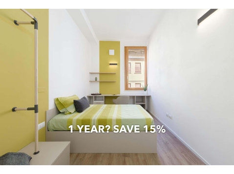 Room in Via Armari, Ferrara for 43 m² with 3 bedrooms - Apartments