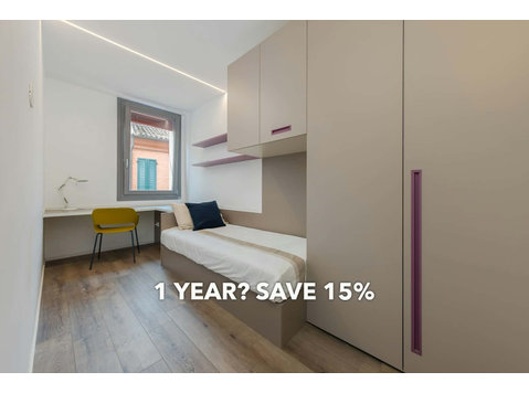 Room in Via Fondobanchetto, Ferrara for 48 m² with 3… - Apartments