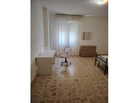 Stanza Singola in Viale A. Gramsci, Modena - Apartments