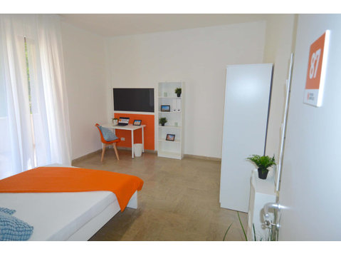 Via Emilia Est 36-50 - Stanza 87 - Apartments