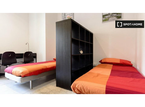 Bologna'da 3 yatak odalı dairede kiralık oda - Kiralık