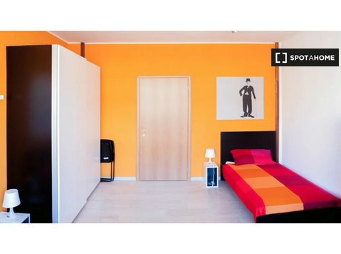Chambre à louer dans un appartement de 4 chambres à Bologne - À louer