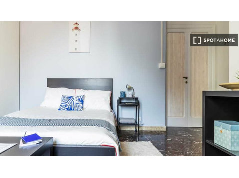 Room for rent in 4-bedroom apartment in Bologna - Til Leie