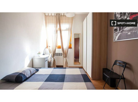 Zimmer zu vermieten in 4-Zimmer-Wohnung in Bologna - Zu Vermieten
