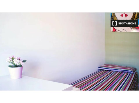 Room for rent in 4-bedroom apartment in Bologna - K pronájmu