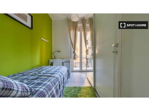 Zimmer zu vermieten in 5-Zimmer-Wohnung in Bologna - Zu Vermieten