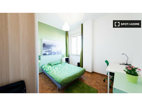 Room for rent in 6-bedroom apartment in Bologna - K pronájmu