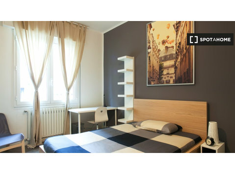 Room for rent in 6-bedroom apartment in Bologna - K pronájmu