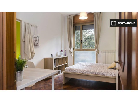 Room for rent in 6-bedroom apartment in Bologna - Til leje