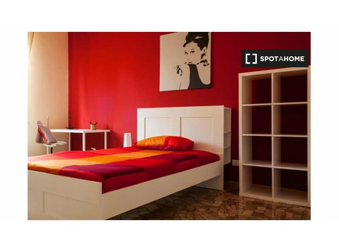 Pokój do wynajęcia w apartamencie z 6 sypialniami w Bolonii - Do wynajęcia