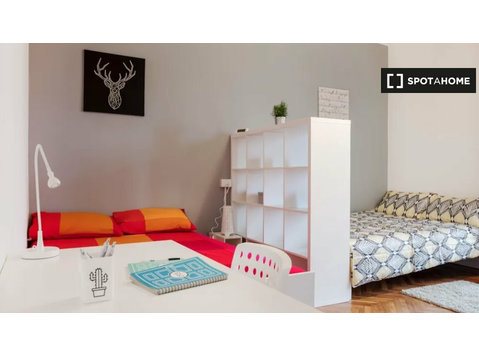 Room for rent in 7-bedroom apartment in Bologna - Til Leie