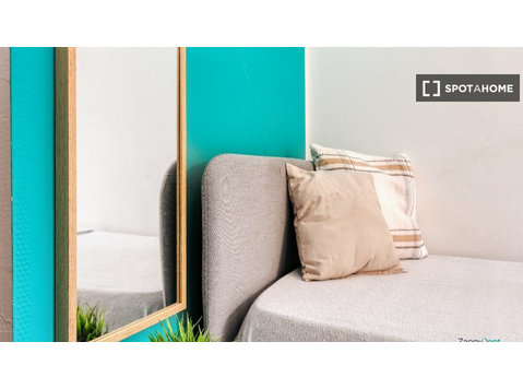 Se alquilan habitaciones en un apartamento de 11… - Alquiler