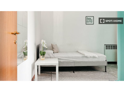 Se alquilan habitaciones en un apartamento de 11… - Alquiler