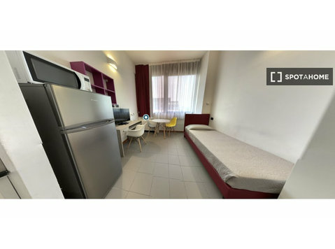 Einzelzimmer mit separater Küche in Bologna - Zu Vermieten