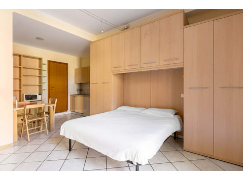 Bright Studio Calari 9 with balcony - آپارتمان ها
