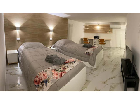 Camera su piano privato con bagno privato - Apartman Daireleri