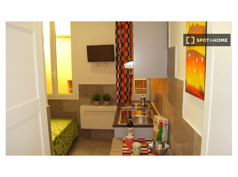 Gemütliches Studio-Apartment mit Klimaanlage im Zentrum von… - Wohnungen