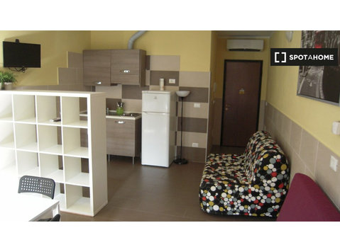 Cozy studio apartment for rent in Corticella, Bologna - Appartementen