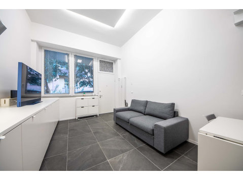 HouSmart  Demetrio Martinelli 11B - Apartments