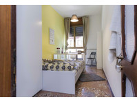 Promo: Stanza in Viale Giovanni Vicini - Apartments