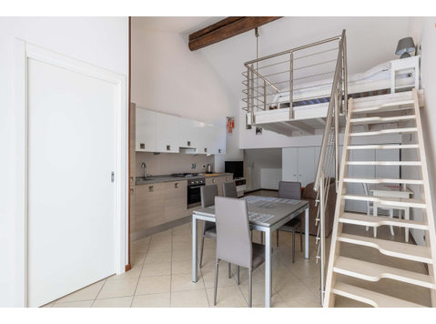 Sant'Isaia 78 - Cozy Mezzanine Apartment - Mieszkanie