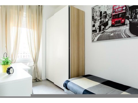 Stanza in Via Oreste Regnoli - Apartments