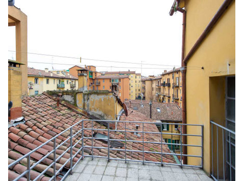 Stanza in Via del Borgo di San Pietro - Wohnungen