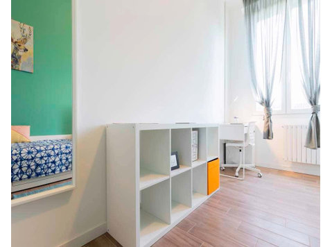 Stanza in Viale Alfredo Oriani - Apartments