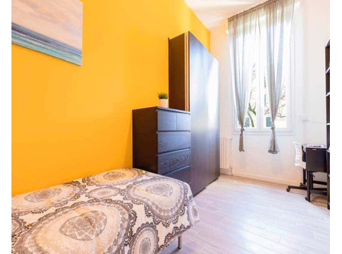 Stanza in Viale Alfredo Oriani - Apartments