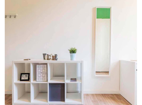 Stanza in Viale Alfredo Oriani - Apartments