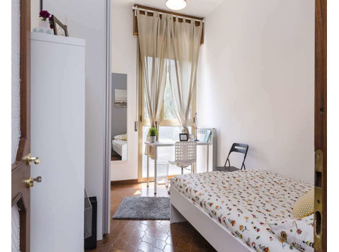 Stanza in Viale Giovanni Vicini - Apartments